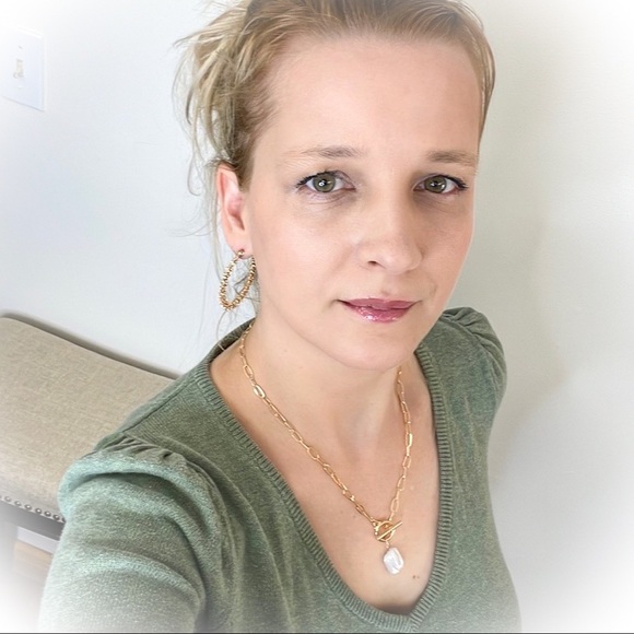 💕Glamtastic Marcel Louis Tinsel Hoop Earrings💕 - Picture 3 of 7